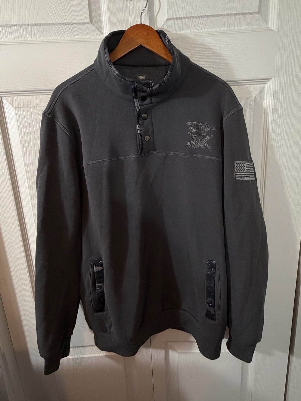 NRA Men’s 2XL Quarter Snap Sweatshirt Eagle Flag Gray Camo Trim